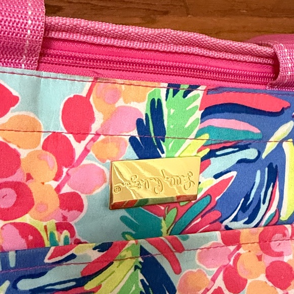 Lilly Pulitzer Vibrant Floral Cooler Bag in Pink & Multi - Picture 9 of 9